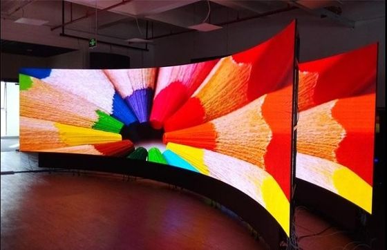 Внутренний наружный модуль гибкого светодиодного дисплея P4 с конфигурацией рекламного эффекта 1R1G1B